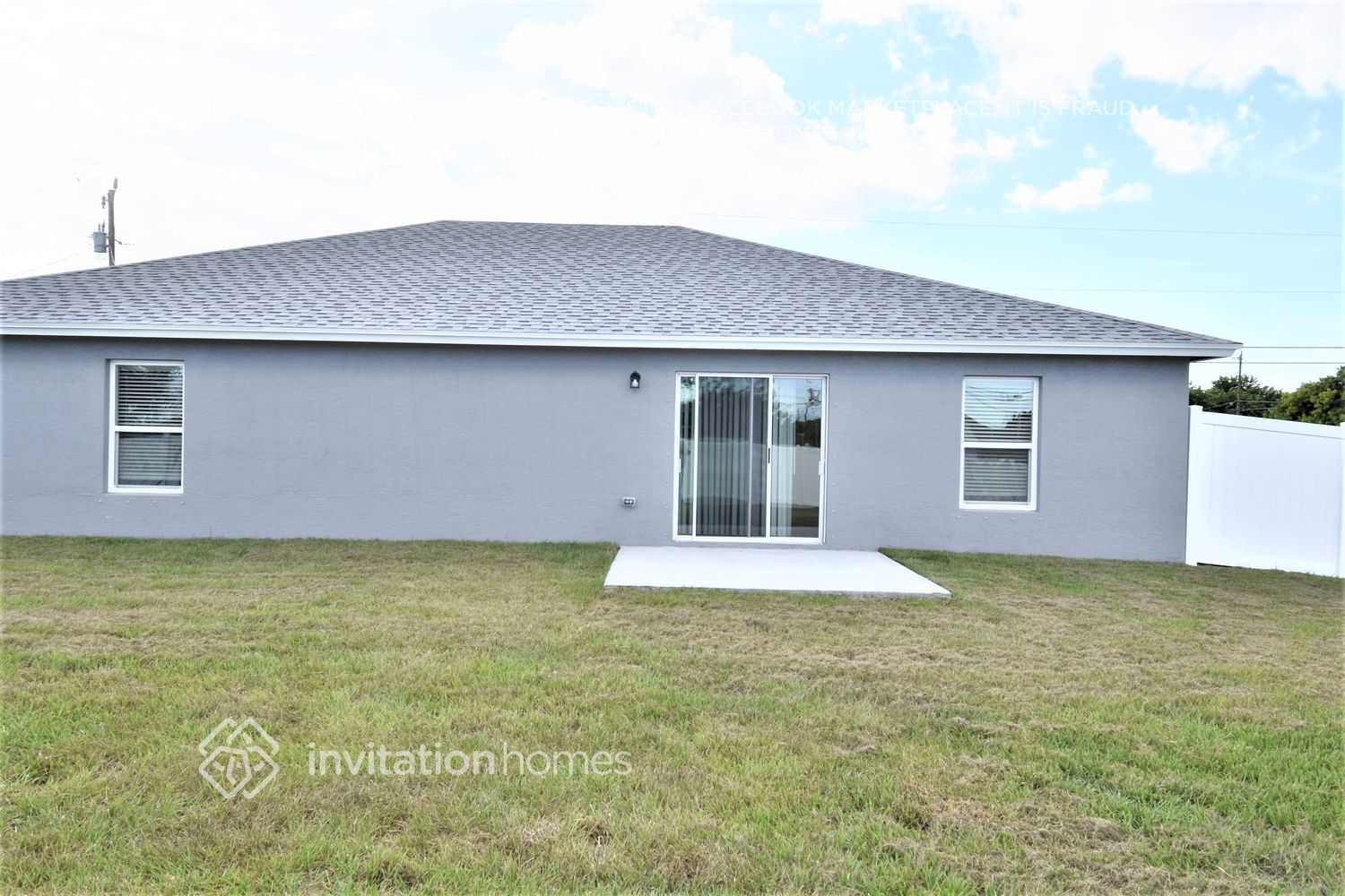 Building Photo - 301 SW Log Dr