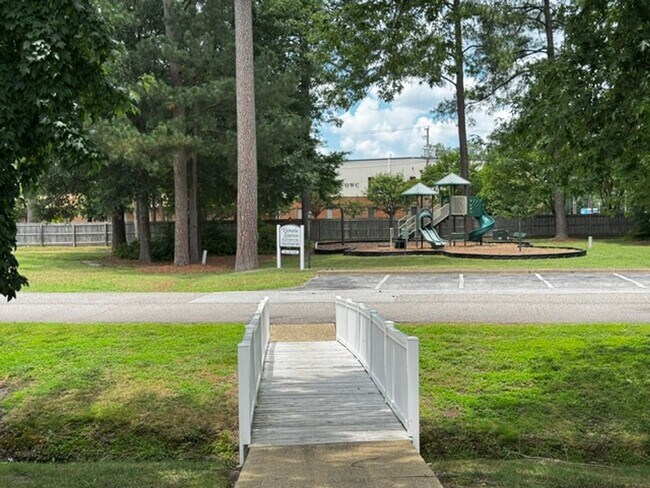 Building Photo - 1111 Palmerton Dr