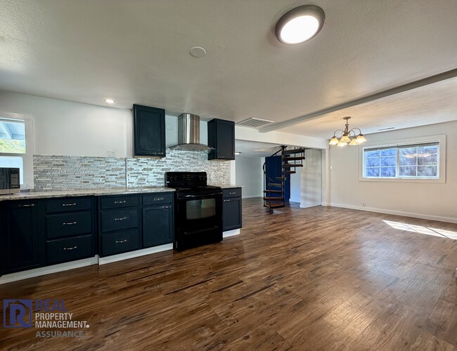 Building Photo - Updated 3-Bedroom Home with Fenced Backyard in Beaverton