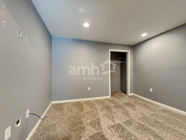 Building Photo - 1067 Carrington Pl