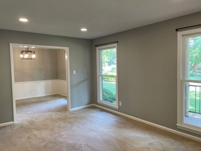 Building Photo - 7942 Lake Vista Dr