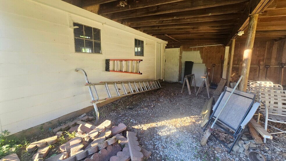 Building Photo - 517 Salmon Falls Rd