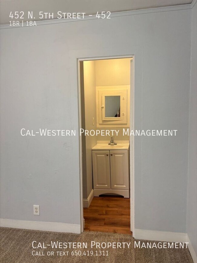 Building Photo - 452 N 5th St