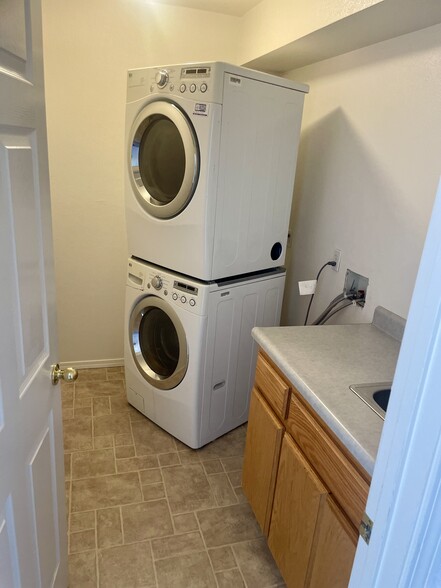 Building Photo - 896 Front St