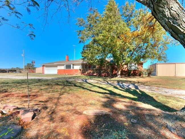 Building Photo - Beautiful 3 bed 2.5 bath home in the Country