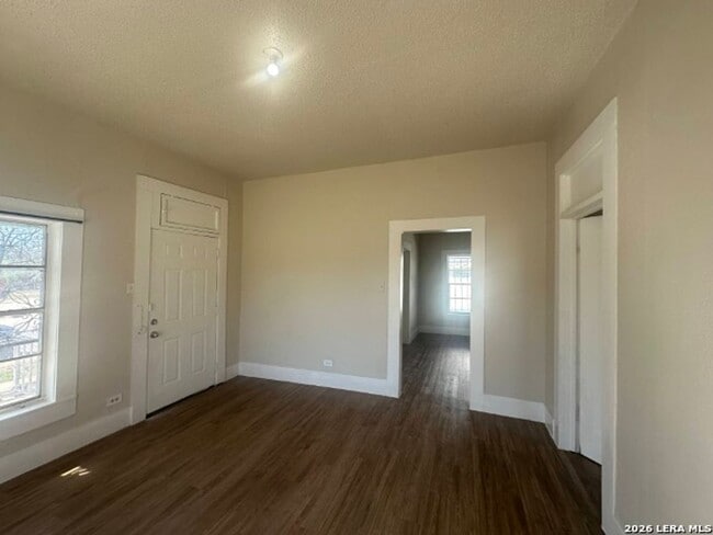 Building Photo - This affordable Quaint Westside Home Is ready for immediate occupancy