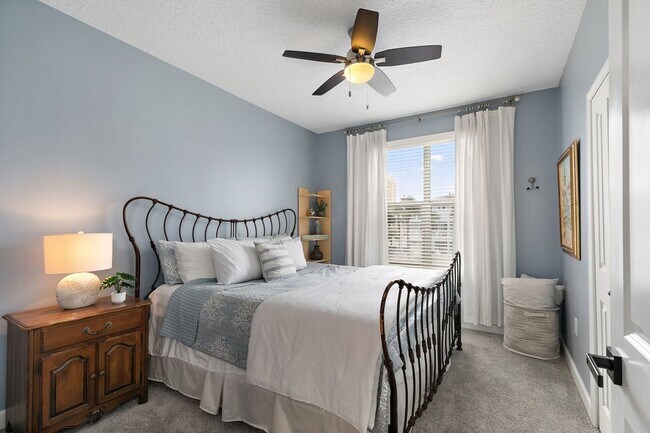 Building Photo - Remodeled Condo with Ocean Breezes!