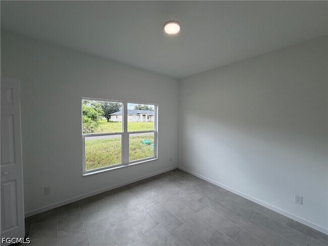 Building Photo - 1092 Norton Ave S