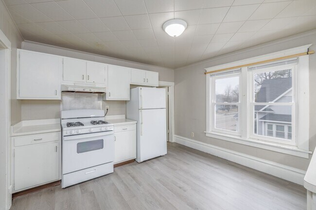 Building Photo - 1668 Oregon St