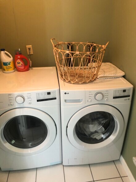 Brand New washer/Dryer - 451 Cow Hill Rd