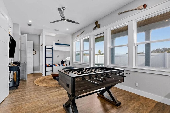 Building Photo - 14324 Front Beach Rd