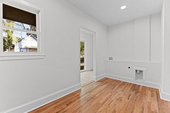 Building Photo - 208 N Guthrie Ave