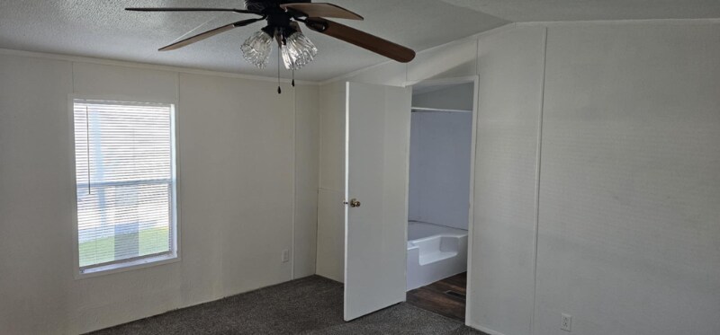 Building Photo - 305 S Amy Ln