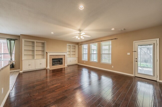 Building Photo - 3504 Oliver Dr