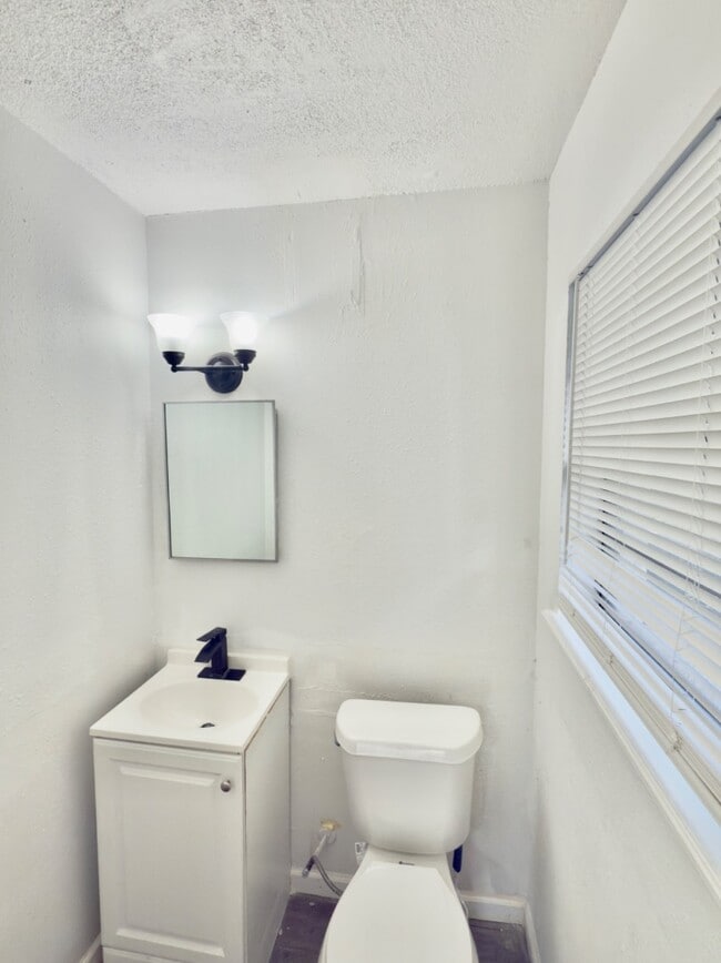 Building Photo - 4312 Meadowpark Dr