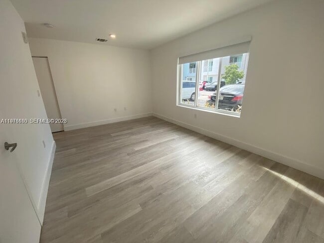 Building Photo - 2561 NE 193rd St