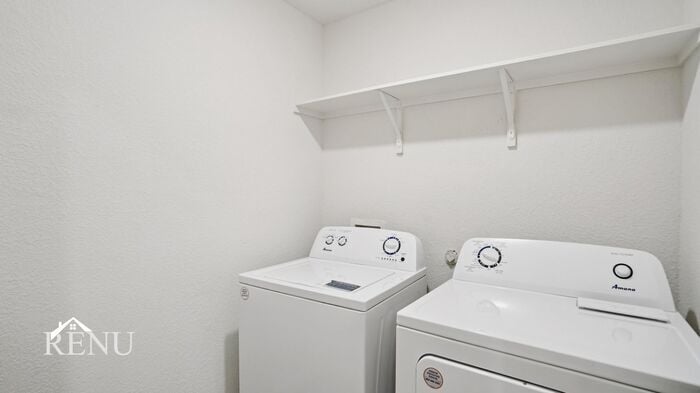 Building Photo - 550 Crestridge Dr