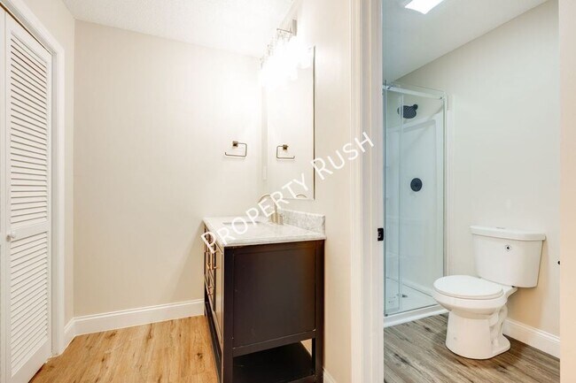 Building Photo - 2323 Green Forest Dr