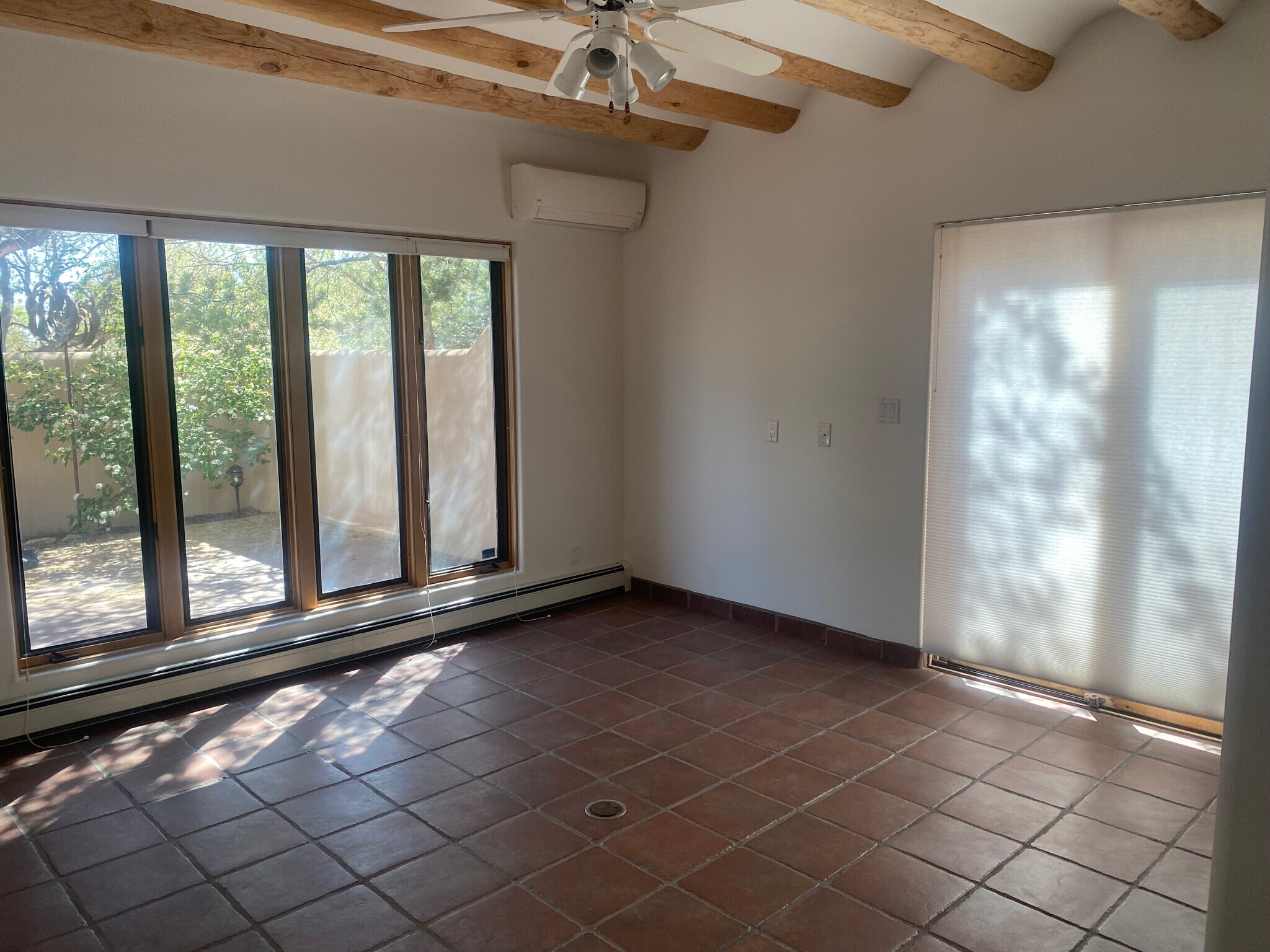 Building Photo - 509 Calle De Valdes