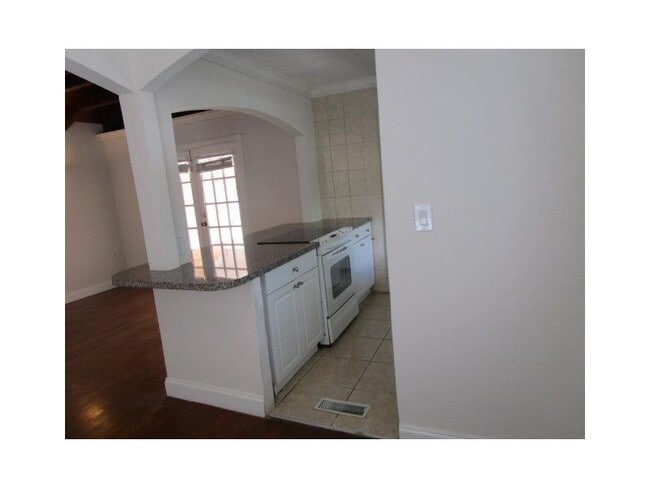 Building Photo - 4565 N Ocean Dr