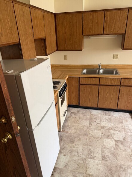 Building Photo - 431 W Main St