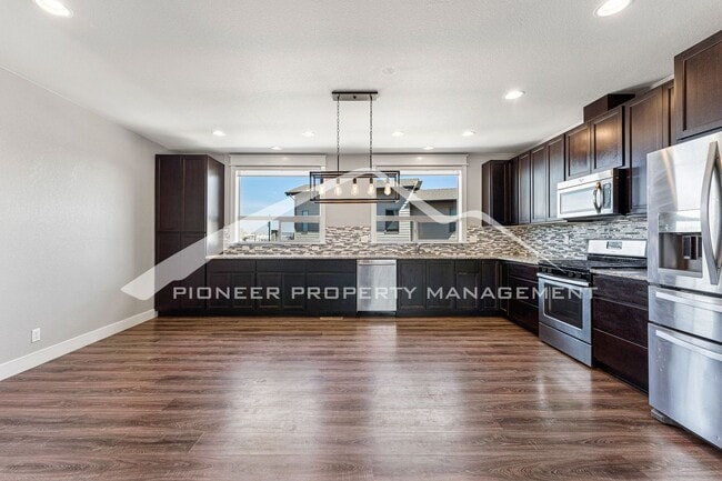 Building Photo - Beautiful Townhome with 2 Car Garage and Central A/C