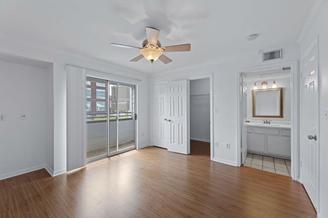 Building Photo - AVAILABLE NOW: Central Austin 1 BR / 1 BA ...