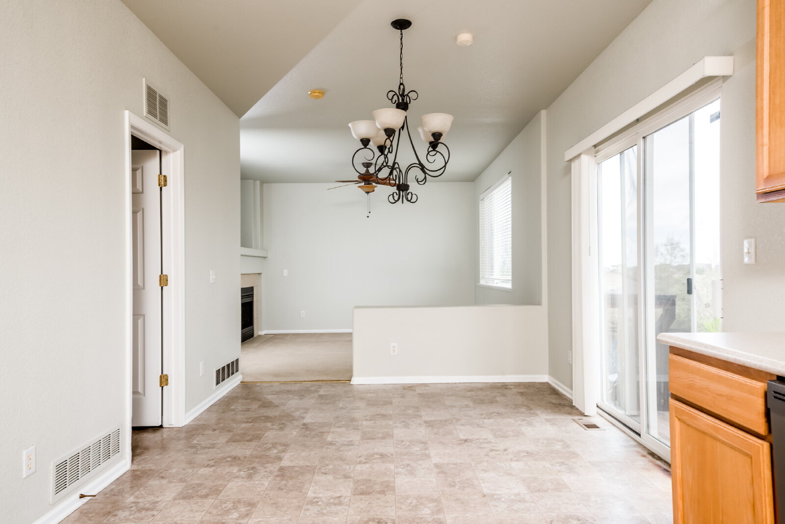 Building Photo - Spacious 3BR Home with Loft & Deck – 15 Mi...