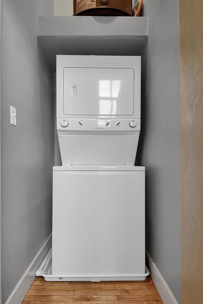 Building Photo - Skin that Sparkles