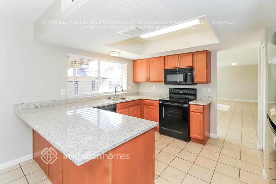 Building Photo - 4709 W Paradise Ln