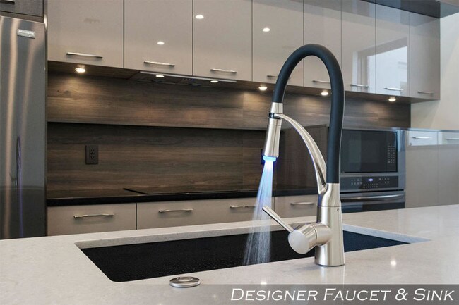 Building Photo - 6836 Adriano Dr