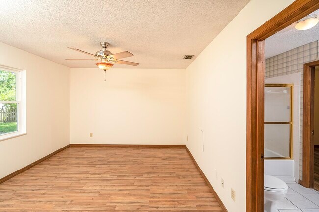 Building Photo - 328 Linden Rd