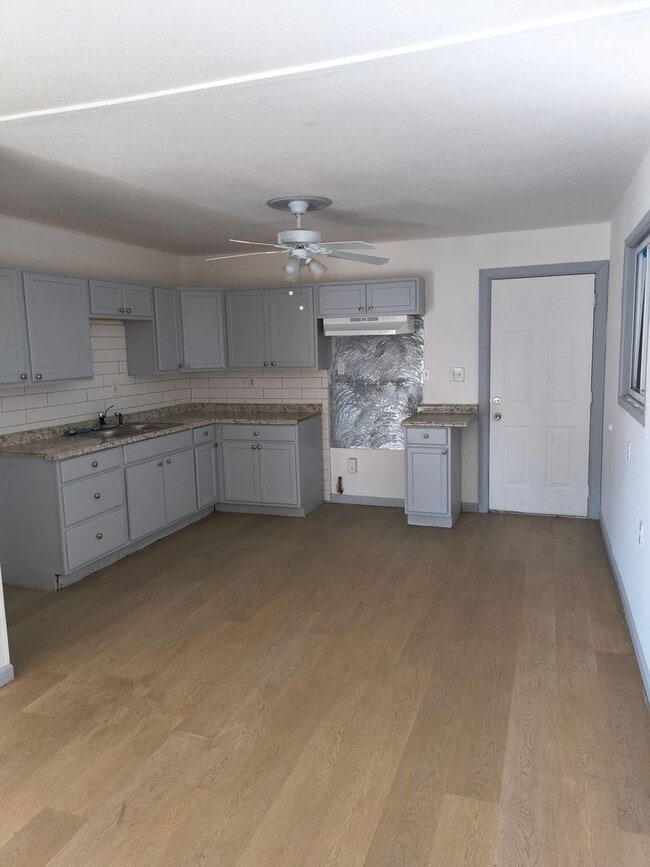 Building Photo - LIMITED TIME**NO APPLICATION FEE**1/2 OFF ...