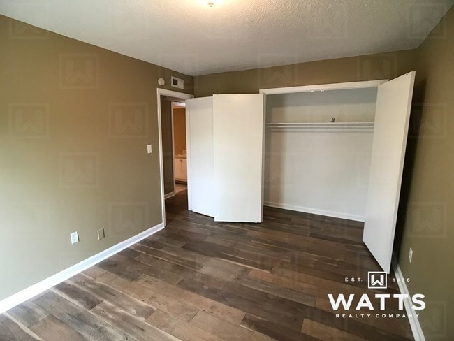 Building Photo - Camilla Court Apartments