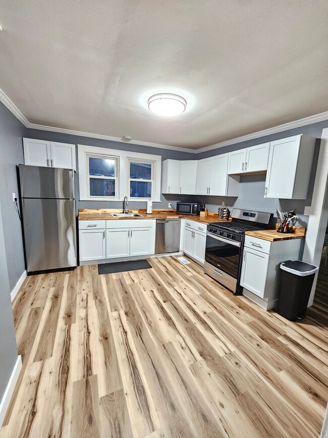 Building Photo - 1709 Clay St