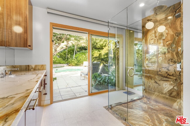 Building Photo - 375 S Surfview Dr