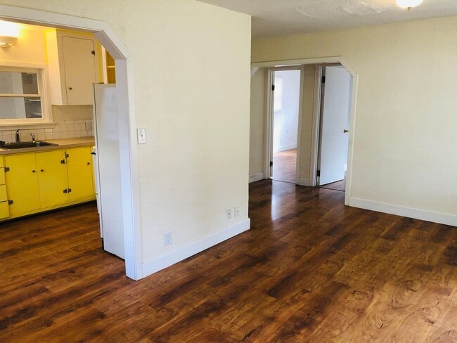 Building Photo - Freshly updated 3 bedroom 1 bath house off of River Rd.