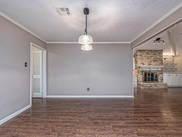 open concept living area - 3708 Windmill Hill St