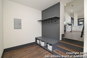 Building Photo - 207 Loretta Pl