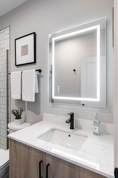 Building Photo - 205 W 4th St