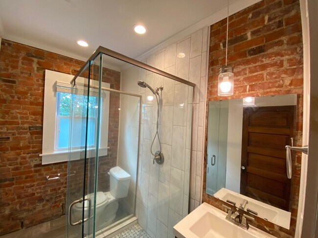 Building Photo - Hunter Ave 1045-1047 GW2