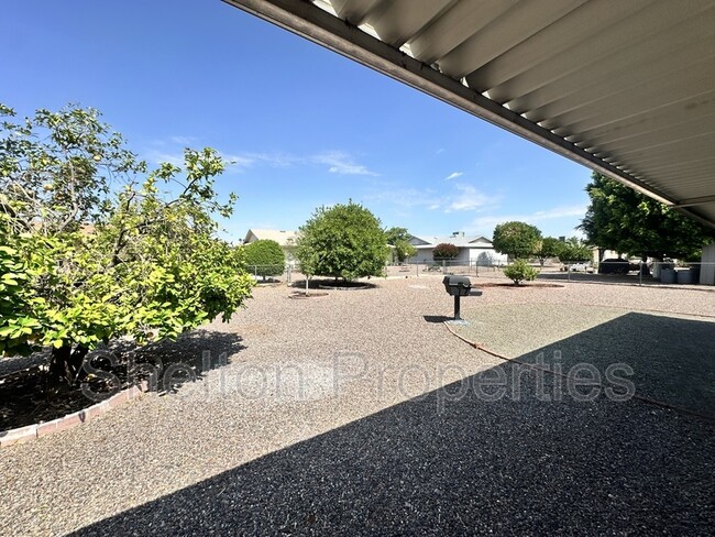 Building Photo - 10806 W Camelot Cir