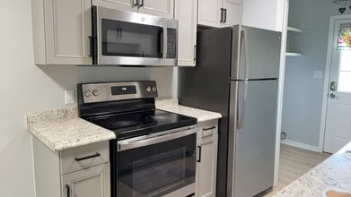 Building Photo - Move In Ready!