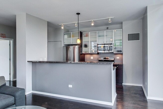 Building Photo - 123 S Green St