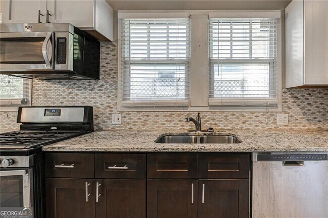 Building Photo - 483 Burlington Rd NE