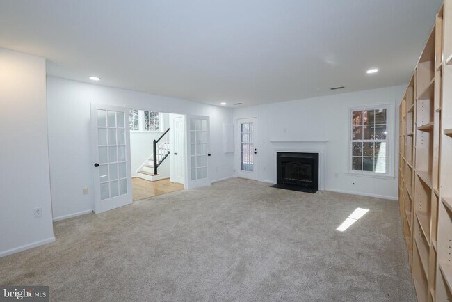 Building Photo - 47699 Whirlpool Square