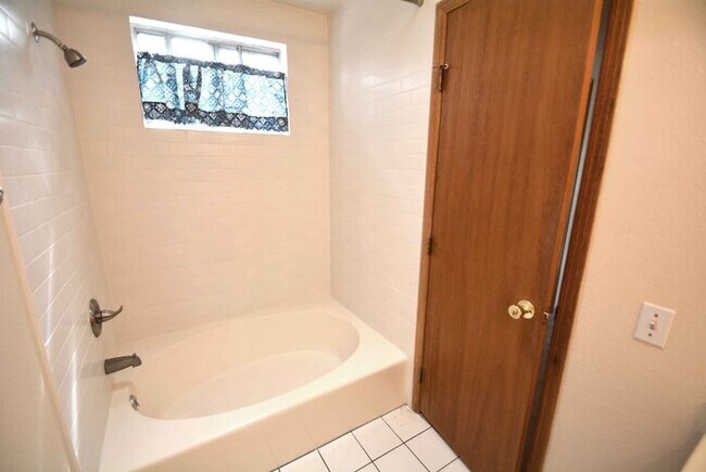 Building Photo - Condo