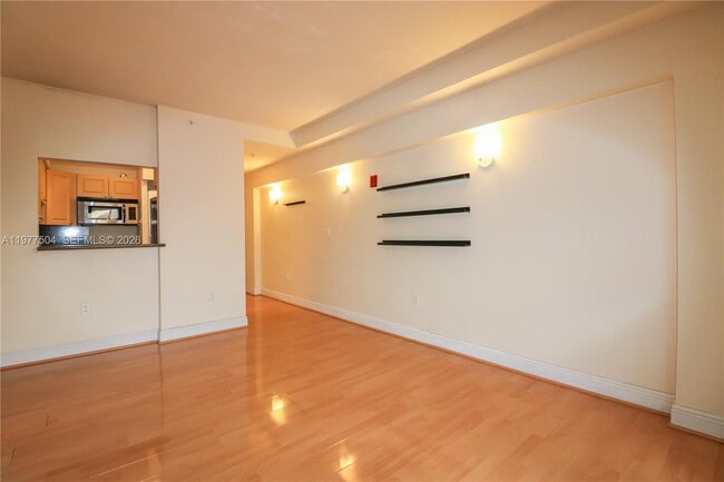 Building Photo - 134 SW 7th Ave