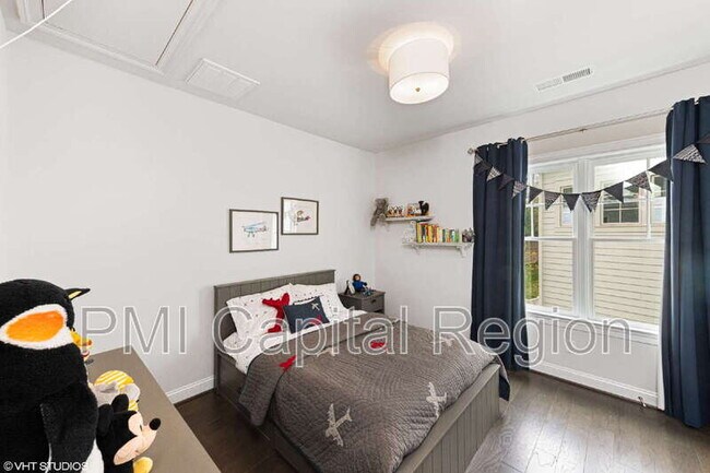 Building Photo - 5320 Camberley Ave