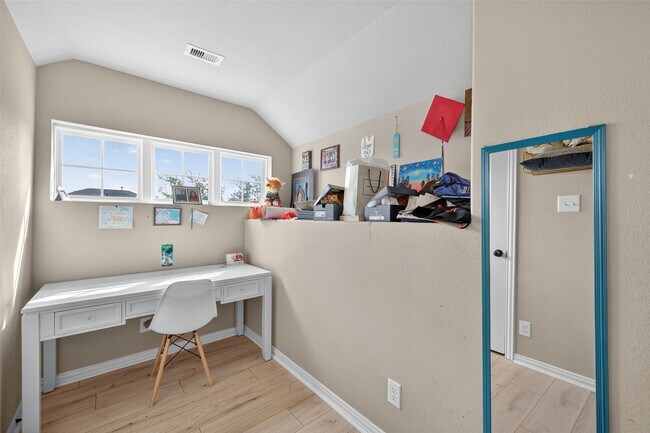 Building Photo - 2422 Blue Jay Ln